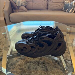 US 9,5- Adidas Originals Men  YEEZY FoamAdifom Q Core Black Athletic Shoes